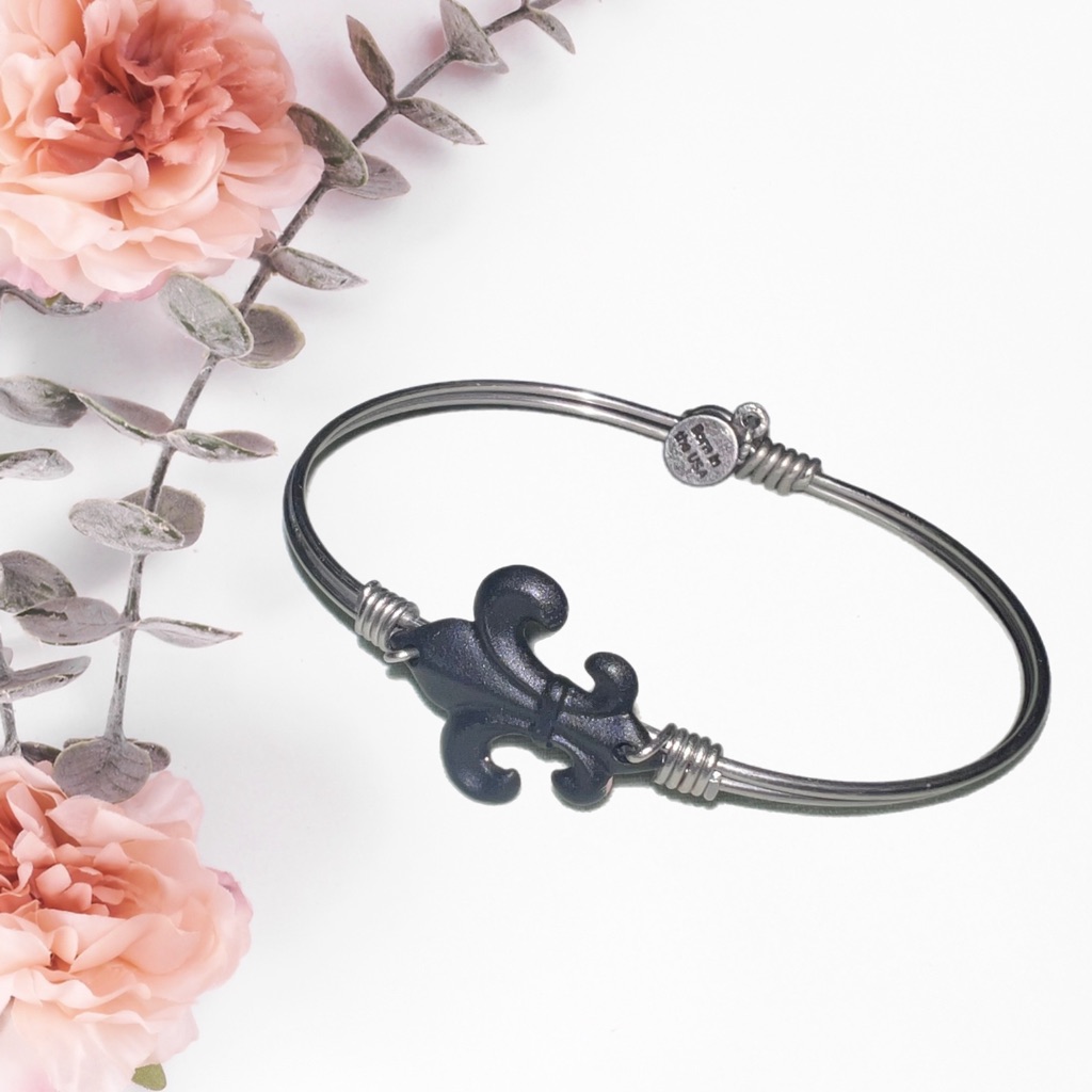 Luca Danni Handmade Silver Tone Bangle Bracelet 19$